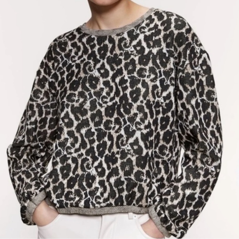 NWOT Zara women’s leopard print banded hem cuffs S slightly cropped thin sweater